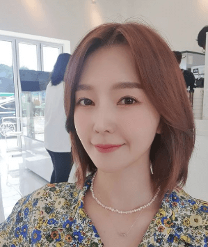 조예영-정면보고-있는-사진