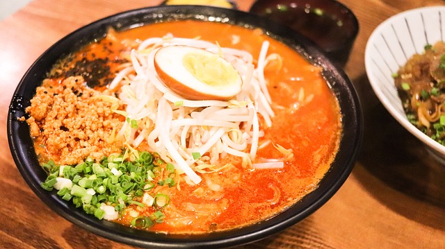 야식과 수면 – 밤에 먹으면 절대 안 되는 음식 vs 숙면을 돕는 음식