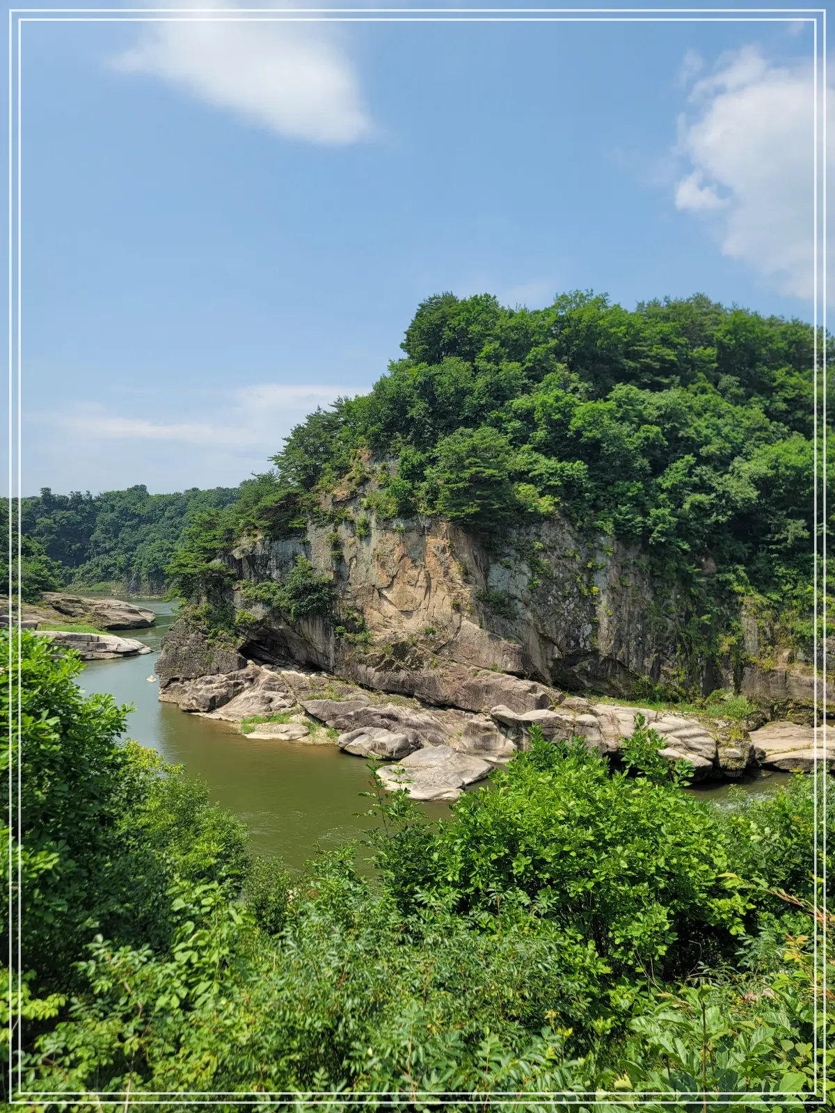 한탄강-주상절리길-샘소쉼터-가기전-협곡바위