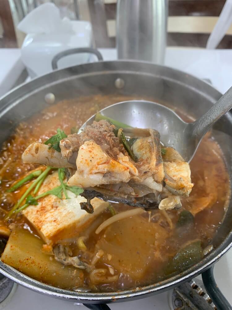 매운탕에 들어가 있는 생선 머리 살