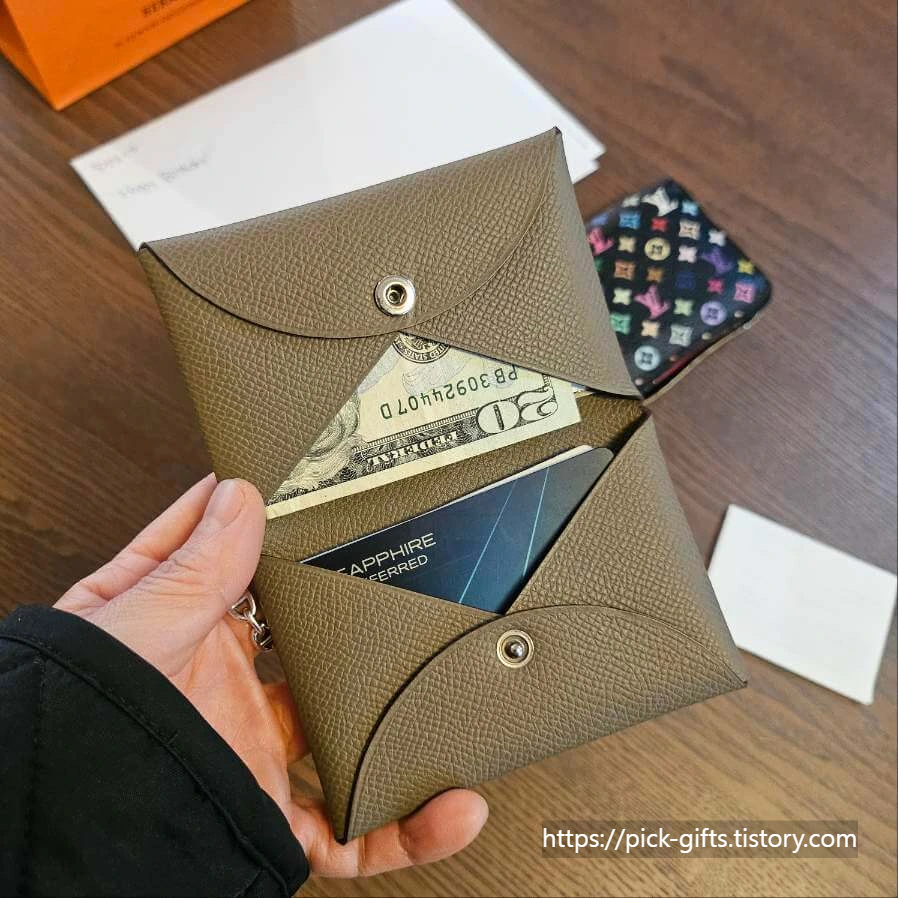생일 선물로 받은 에르메스 칼비 카드지갑