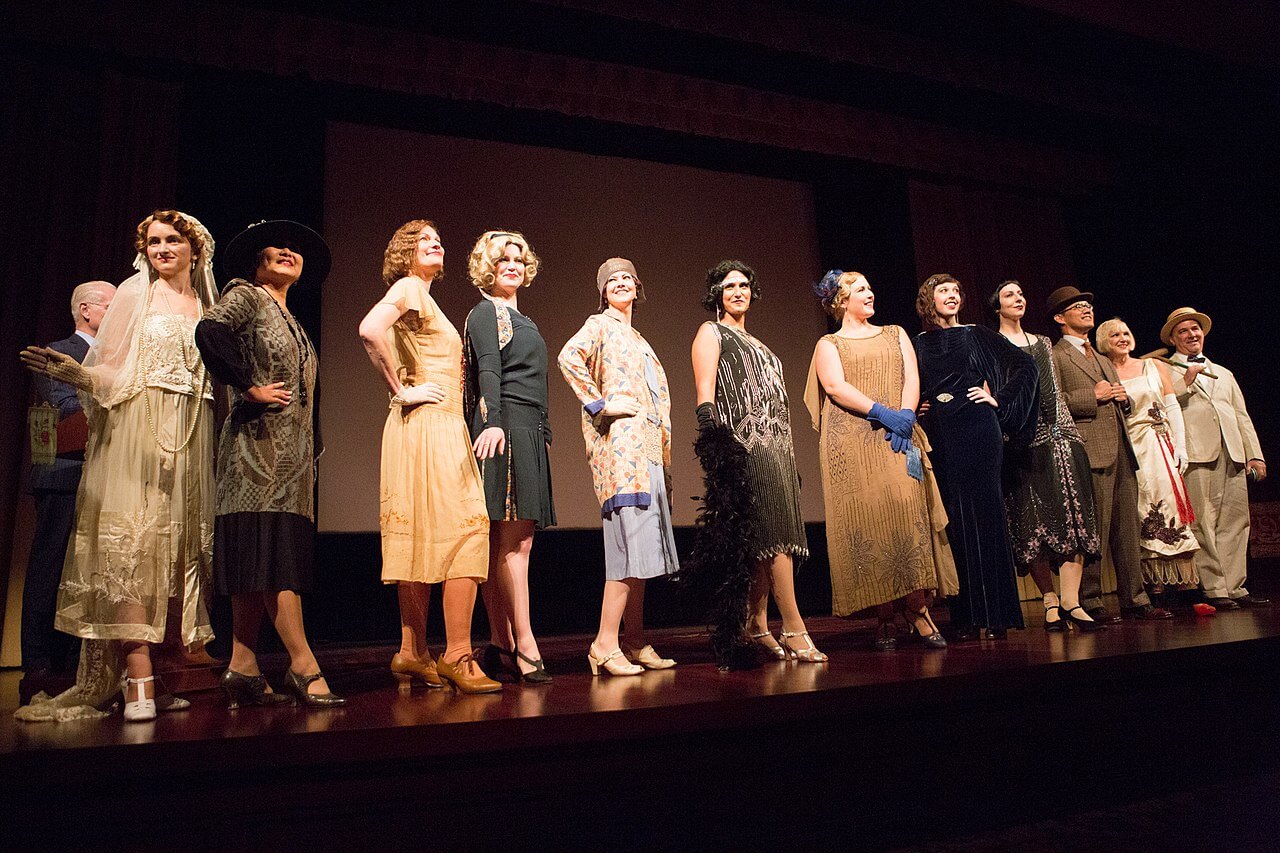 패션의역사-1920년패션-무대사진