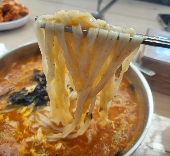 동네한바퀴 호떡 홍합 장칼국수 강원도 동해