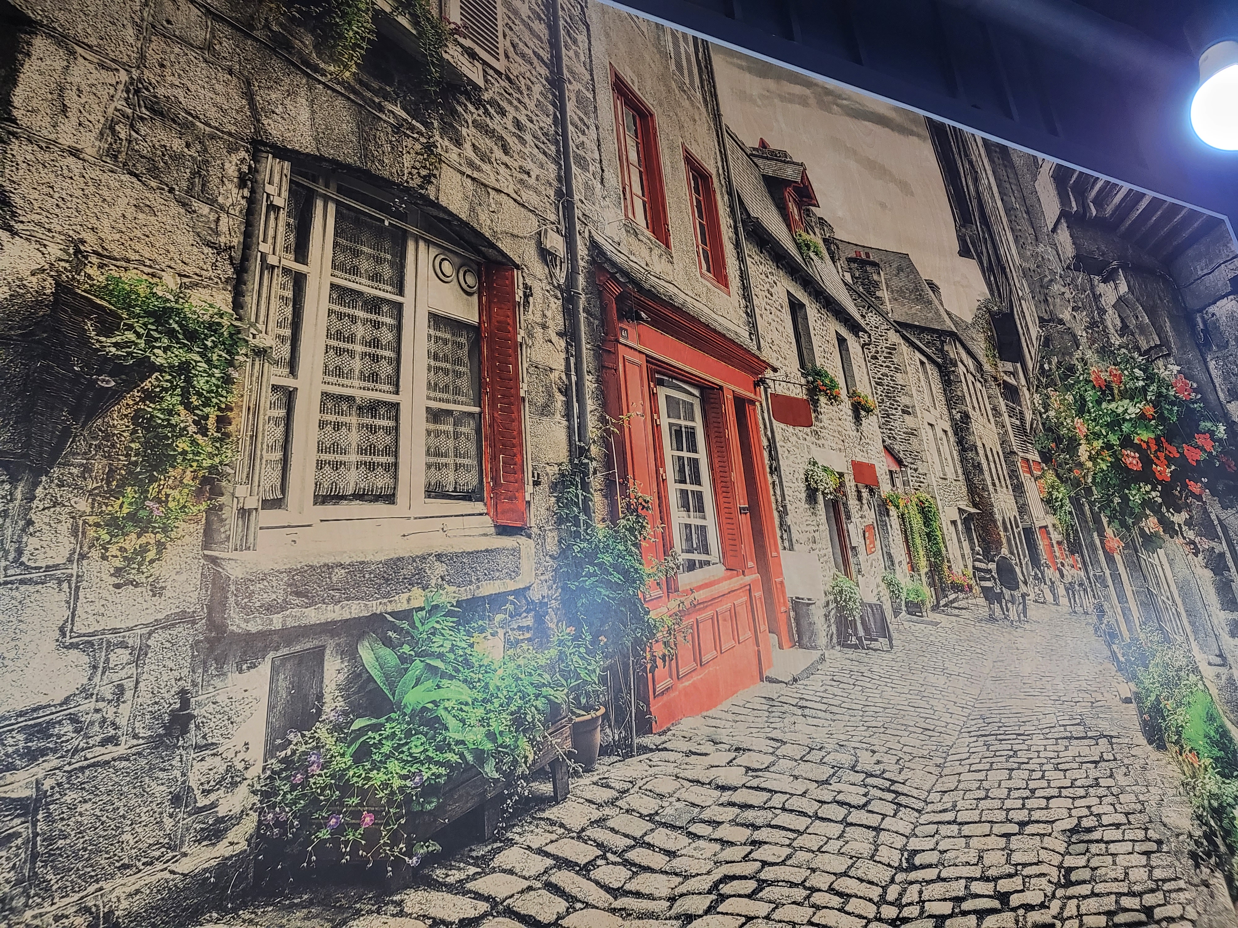 벽면에 걸려있는 그림