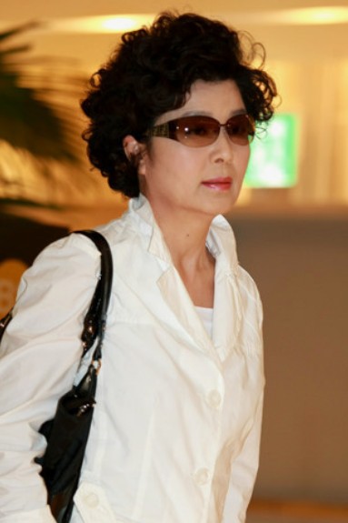 배우 윤미라 불륜스캔들로 헐리우드진출