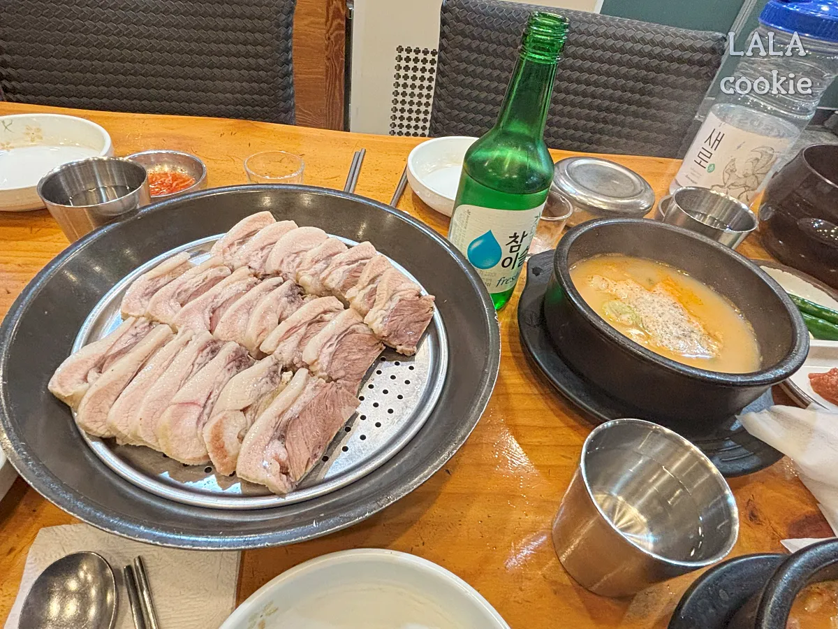 서울-도봉구-창동역-맛집-아바이-토종-순대국-수육과-함께-나온-국물