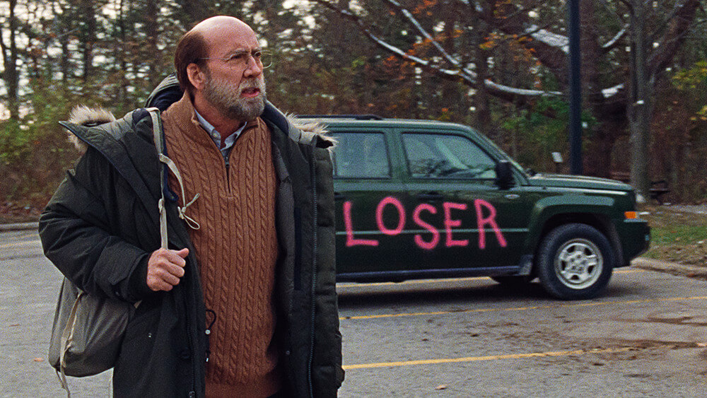 꿈 속에서 폭력성을 드러내며 사람들의 외면을 받고 놀림감이 되어버린 폴과 그의 차에 적힌 LOSER라는 글자