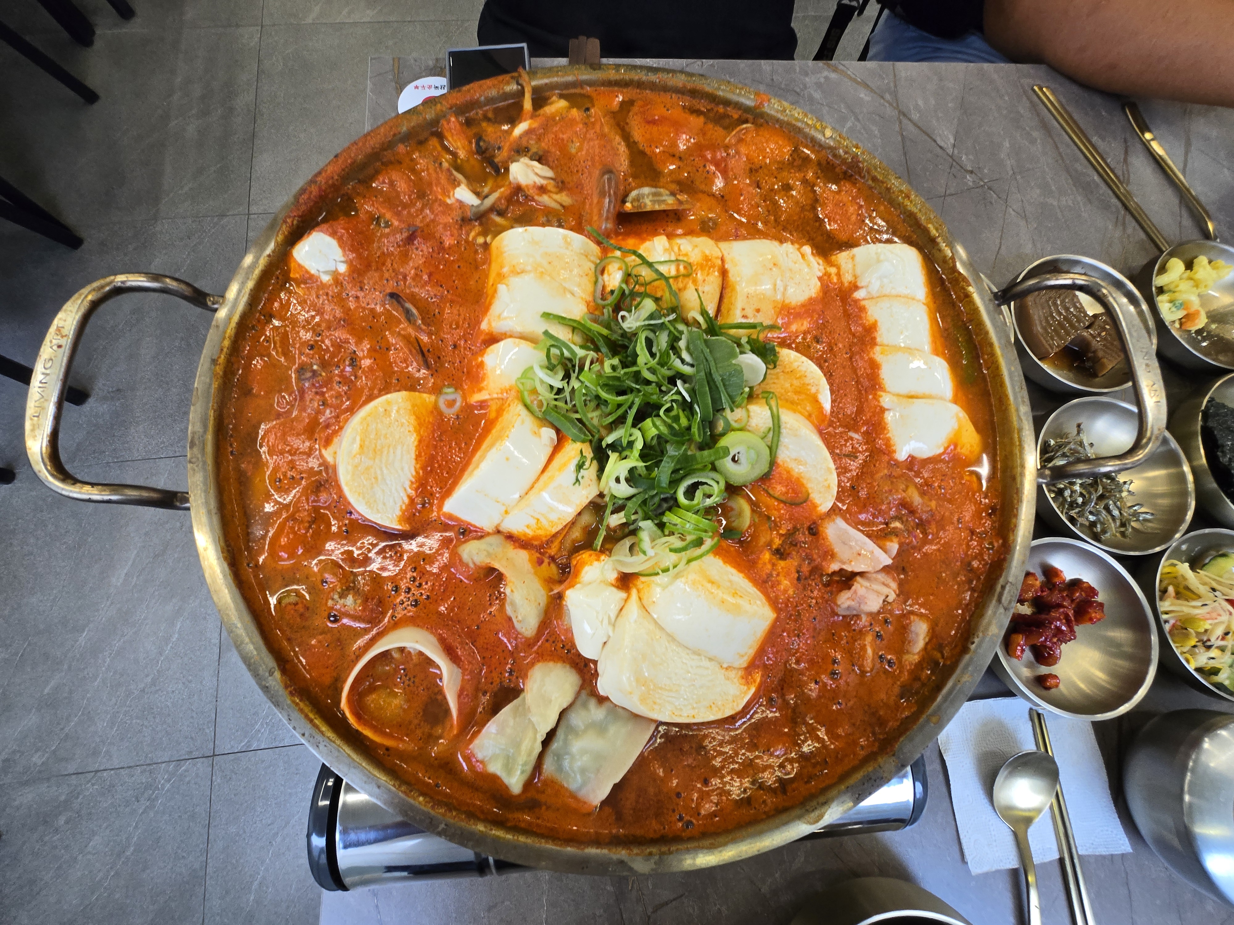 완뚝 순두부 황금점 순두부 전골