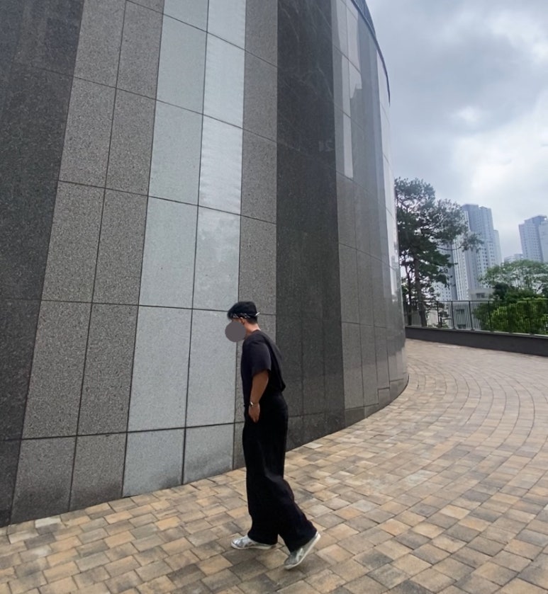 데일리룩(2024. 6. 30.) 하바행크 클래식 반다나, 어커버 오버핏 반팔티, 무신사스탠다드 데님 와이드 벌룬팬츠, 아식스 오니츠카타이거 멕시코 66 올실버, 카시오 A158W