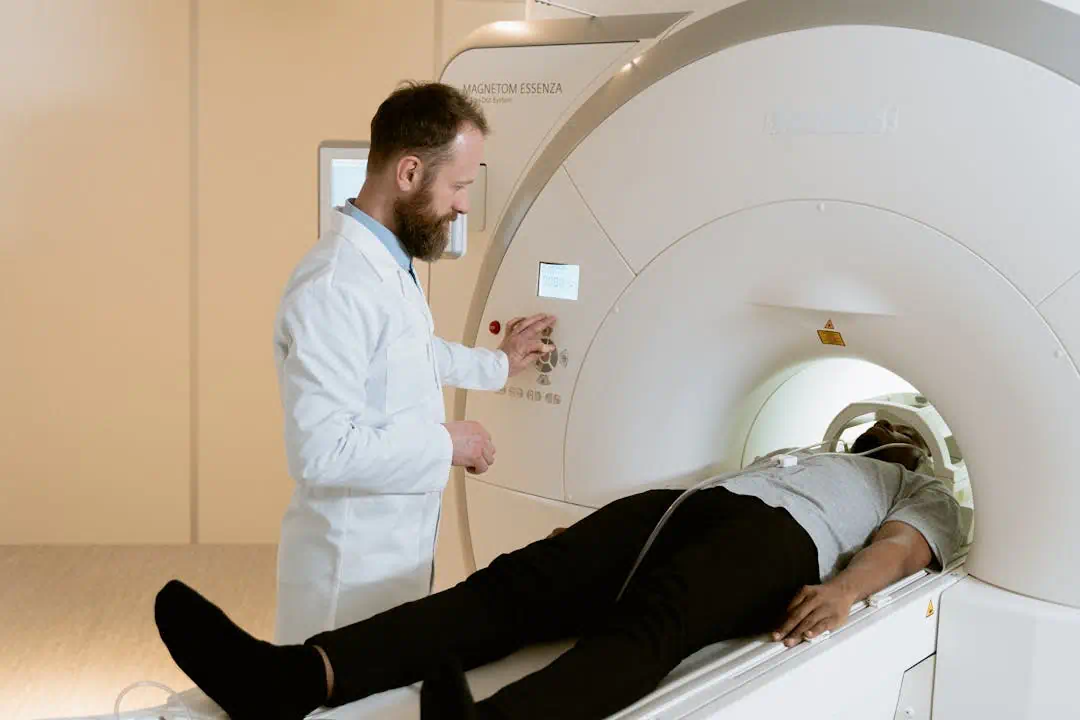 MRI검사를 하고있는모습