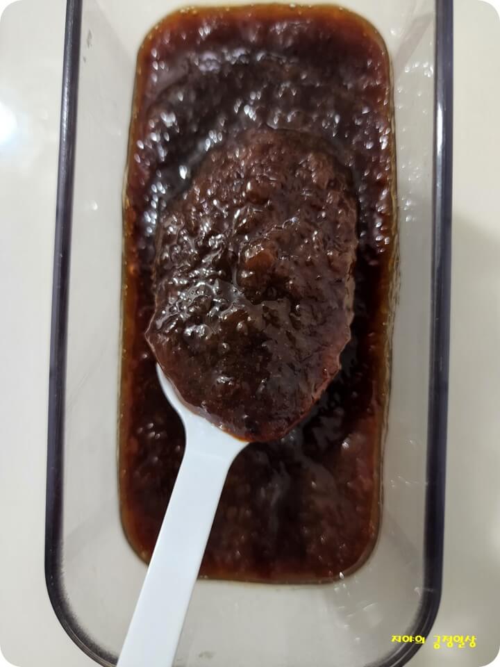 통에 담긴 자두쨈