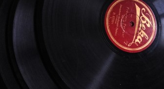 MZ가 열광하는 &lsquo;레트로템&rsquo;의 모든 것: 인기 이유&middot;대표 아이템&middot;구매 팁