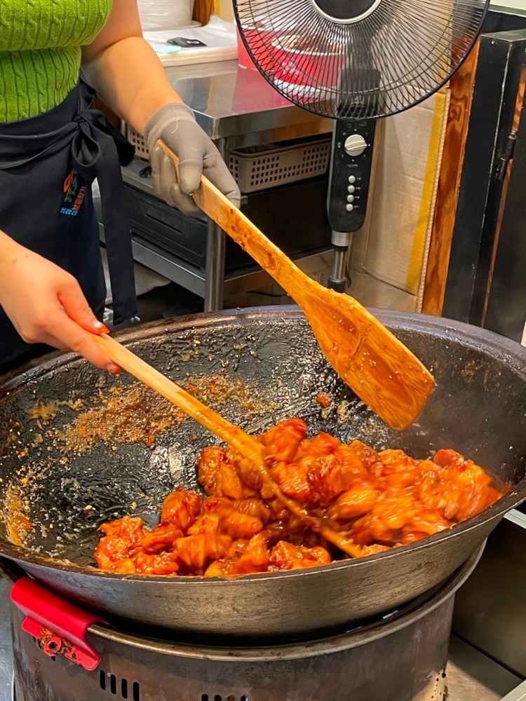 생방송오늘저녁 안양 중앙시장 50년 전통의 30여 종의 한약재 비법 양념 옛날통닭 치킨 닭강정 맛집 추천