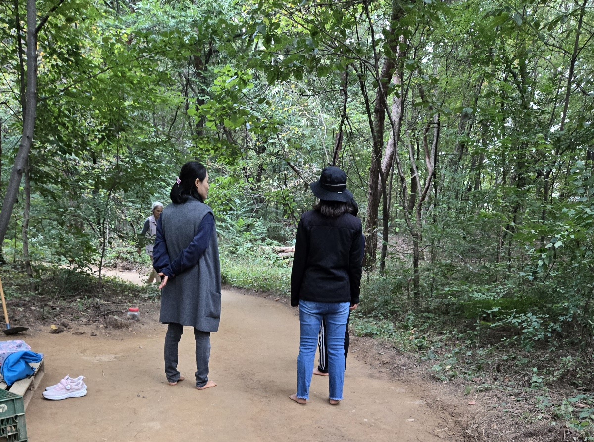 맨발걷기 걷는 도중 휴식