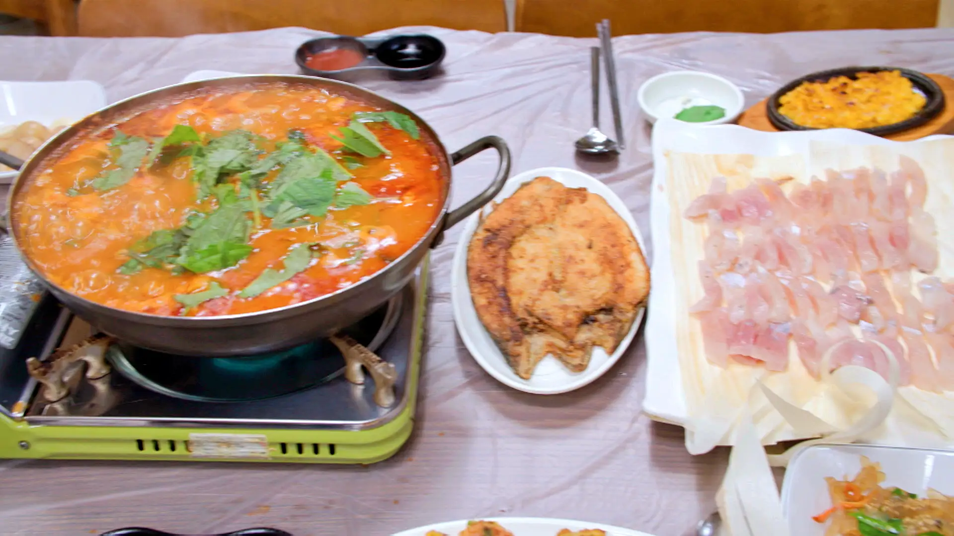 갓 잡아 신선한 산천어 요리 한 상 산천어회, 산천어반건조, 산천어매운탕, 산천어구이 강원 화천 맛집