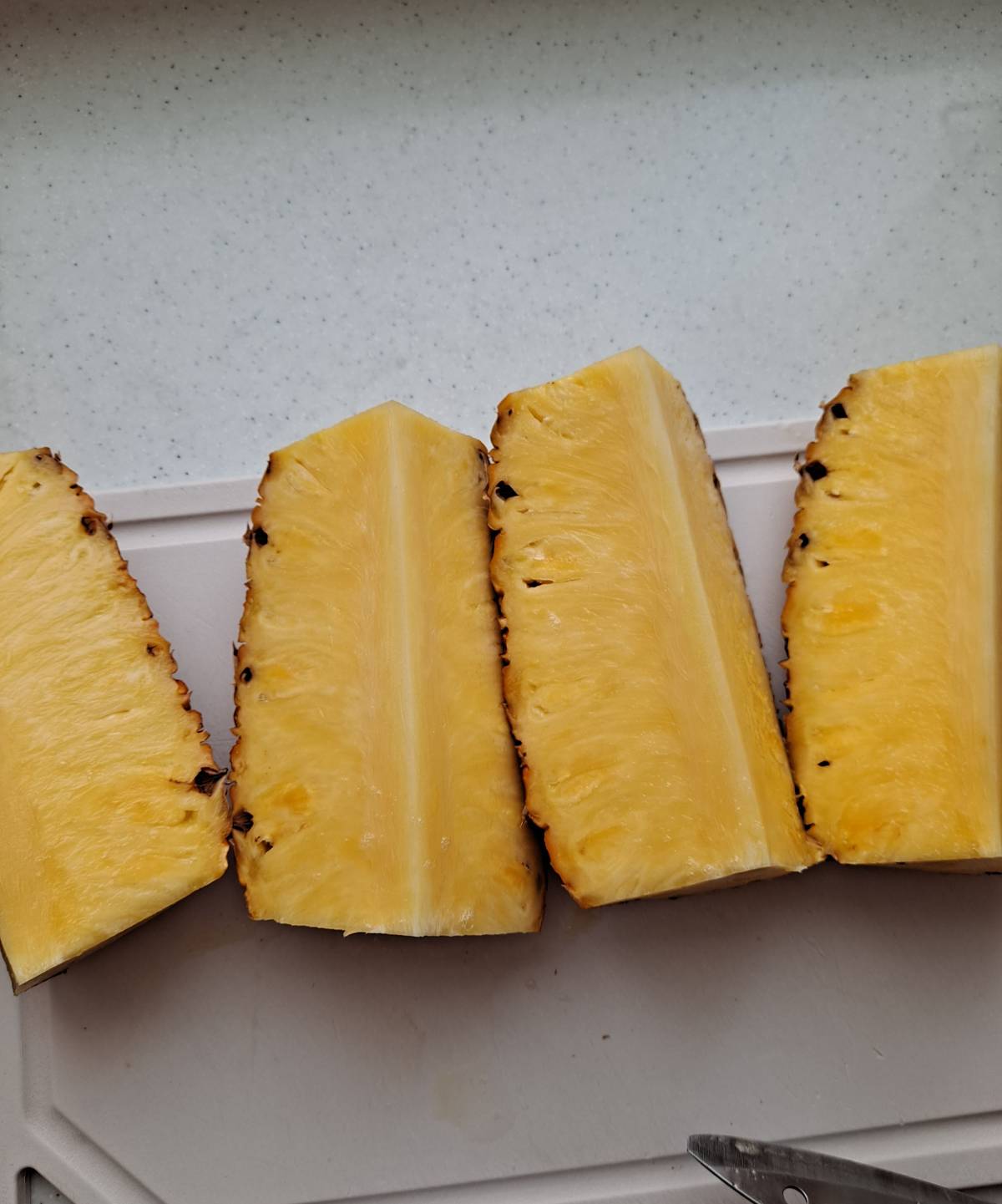 파인애플 4조각 만들기