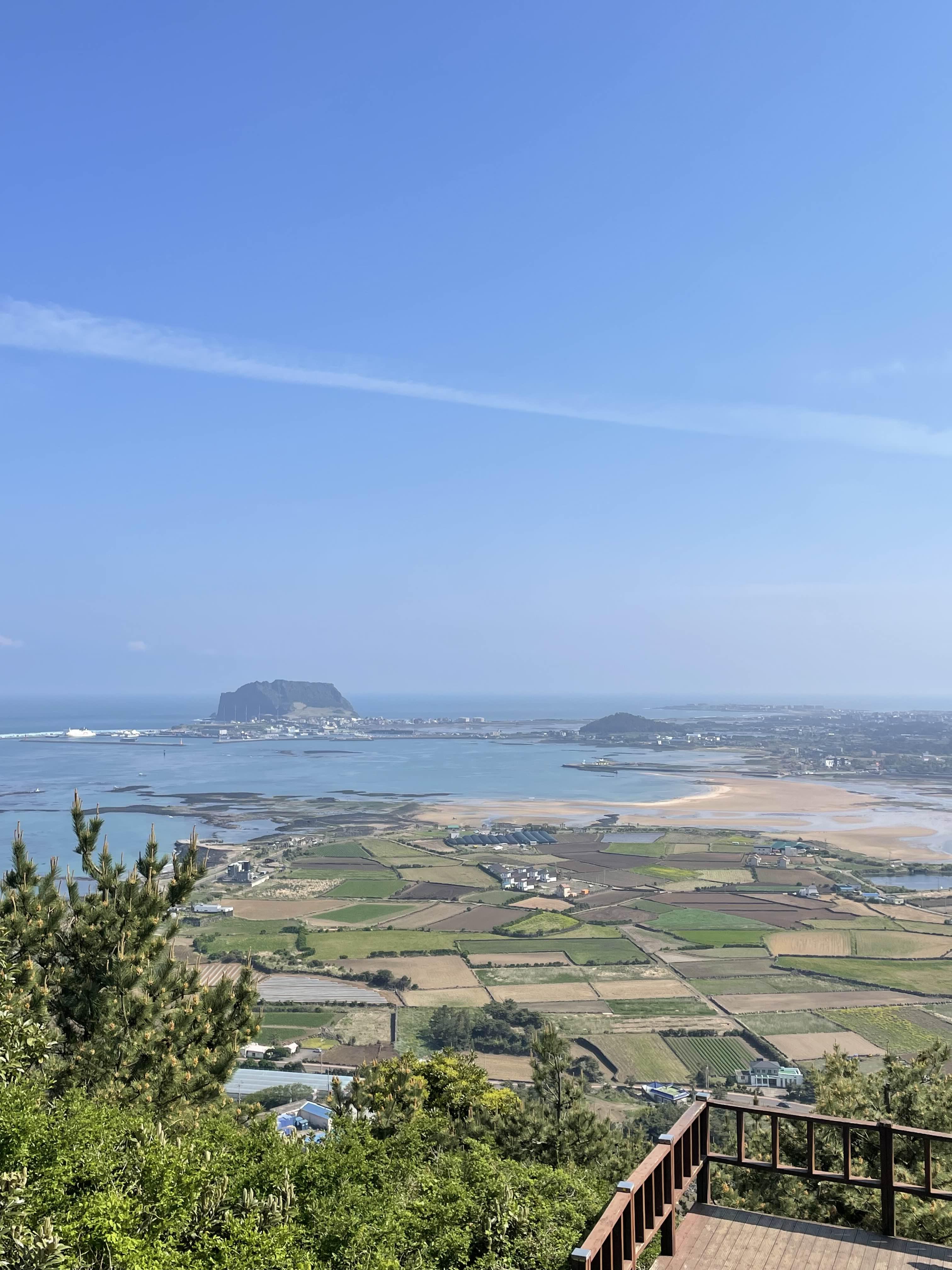 오름에서 바라보는 종달리 사진