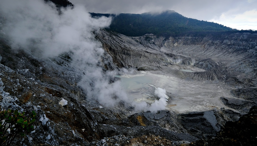 일본 활화산 관광지 이미지