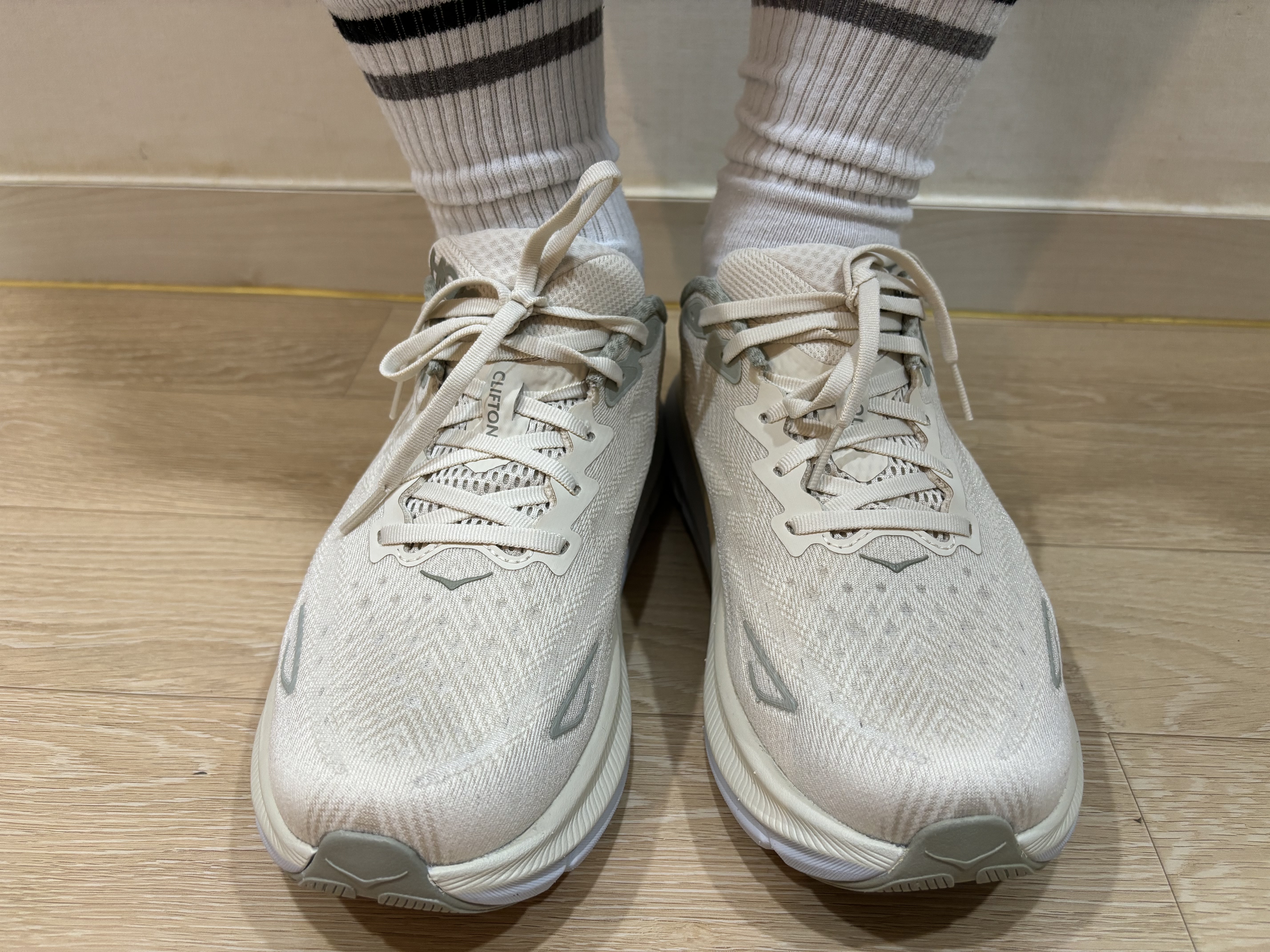 호카 남성 클리프톤 9 와이드 