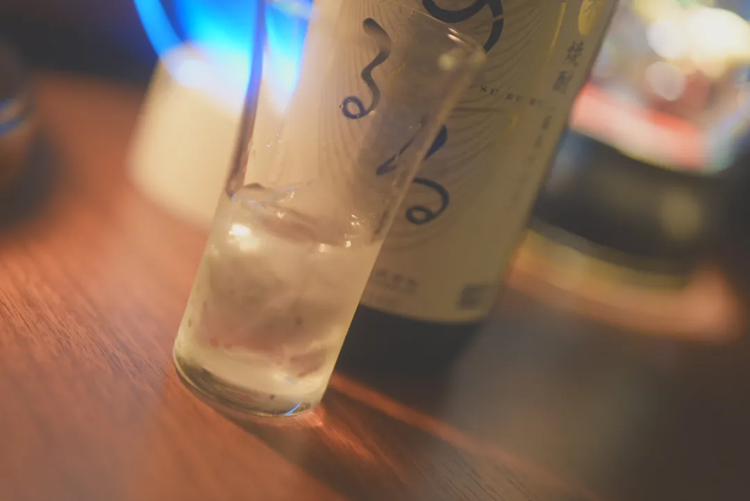 일본 쌀소주 메론의 달콤한과 향을 품은 쌀소주 스루루 するる 마시는법 온더락