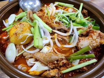 솥뚜껑닭볶음탕