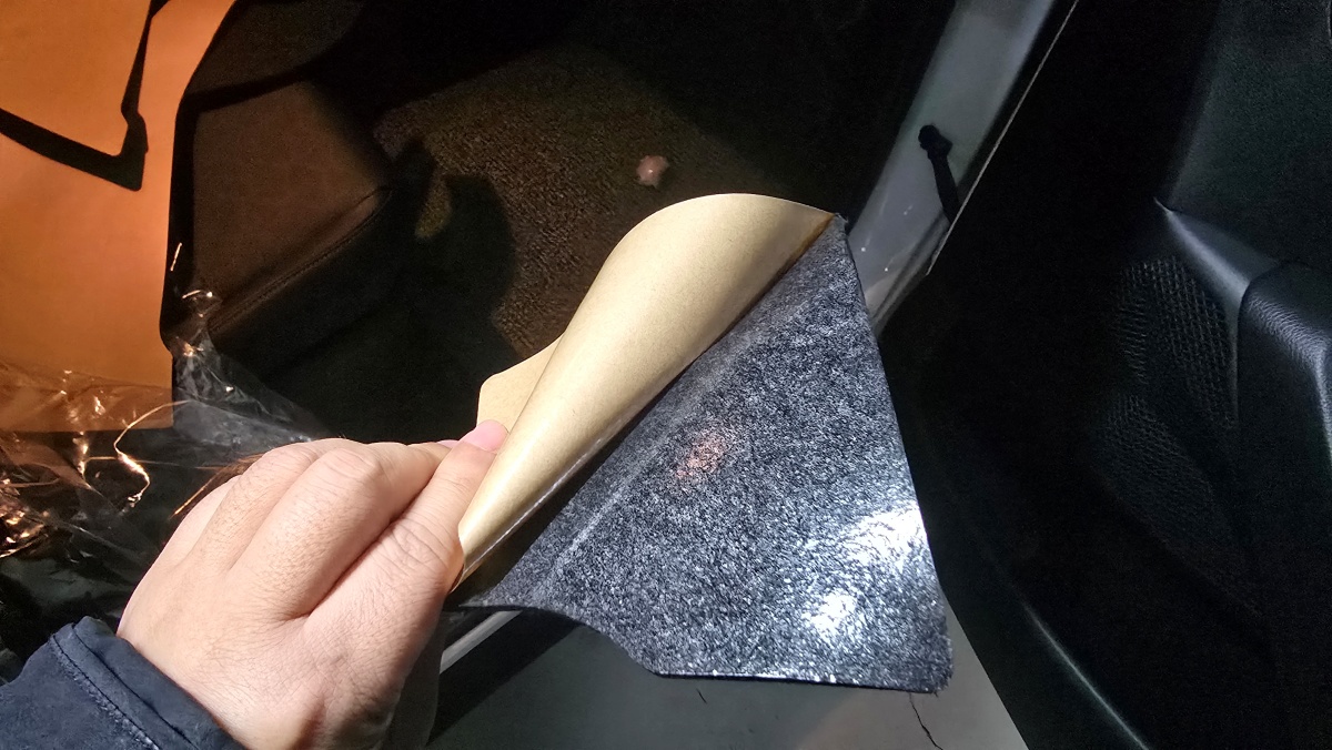 도어커버 조금씩 떼기