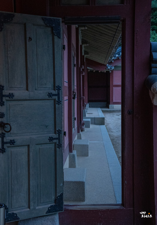 화성행궁 뒷마당 가는 길