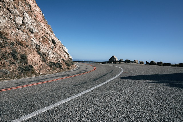 빅서 (Big Sur) – 끝없이 이어지는 절벽과 파도, 그리고 고요한 숲