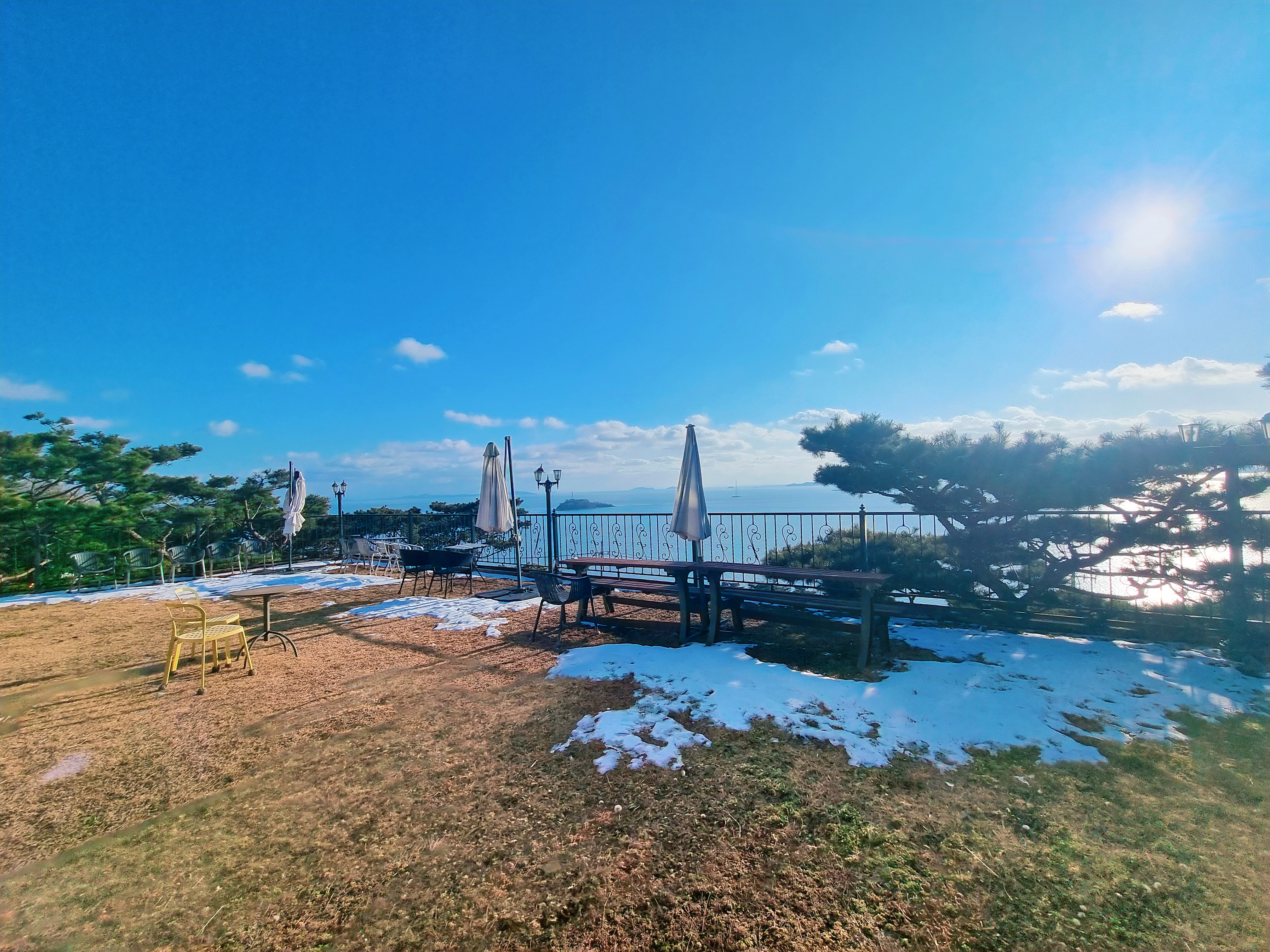 강화도 너머 석모도 노을이 예쁜 탁 트인 오션뷰 카페 '순간의순간': 비건, 노밀가루 디저트, 무료 쿠폰