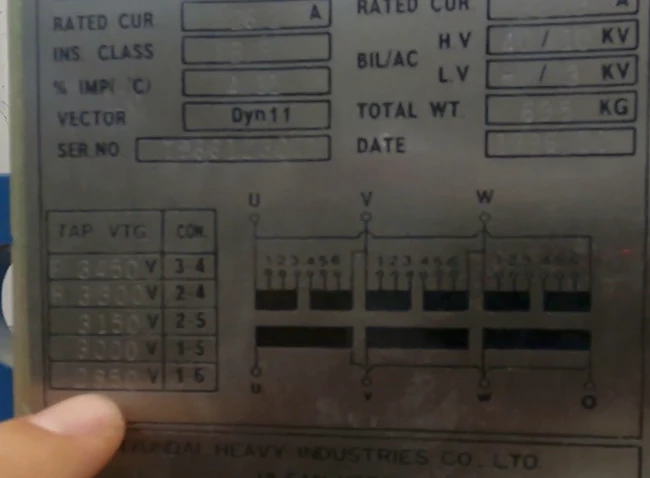 변압기 명판을 확인하여 탭 전압 조정