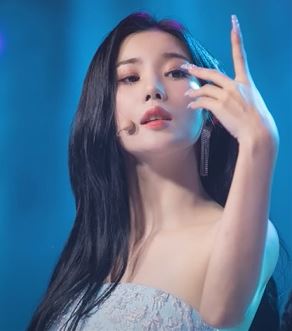 무대 위 권은비