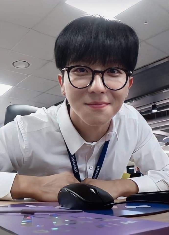 송민호 군대 복무 이탈 공익 근황 재입대 나이 학력 프로필