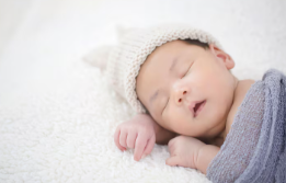 아기가 머리 박는 이유와 대처법 | 부모가 꼭 알아야 할 신호