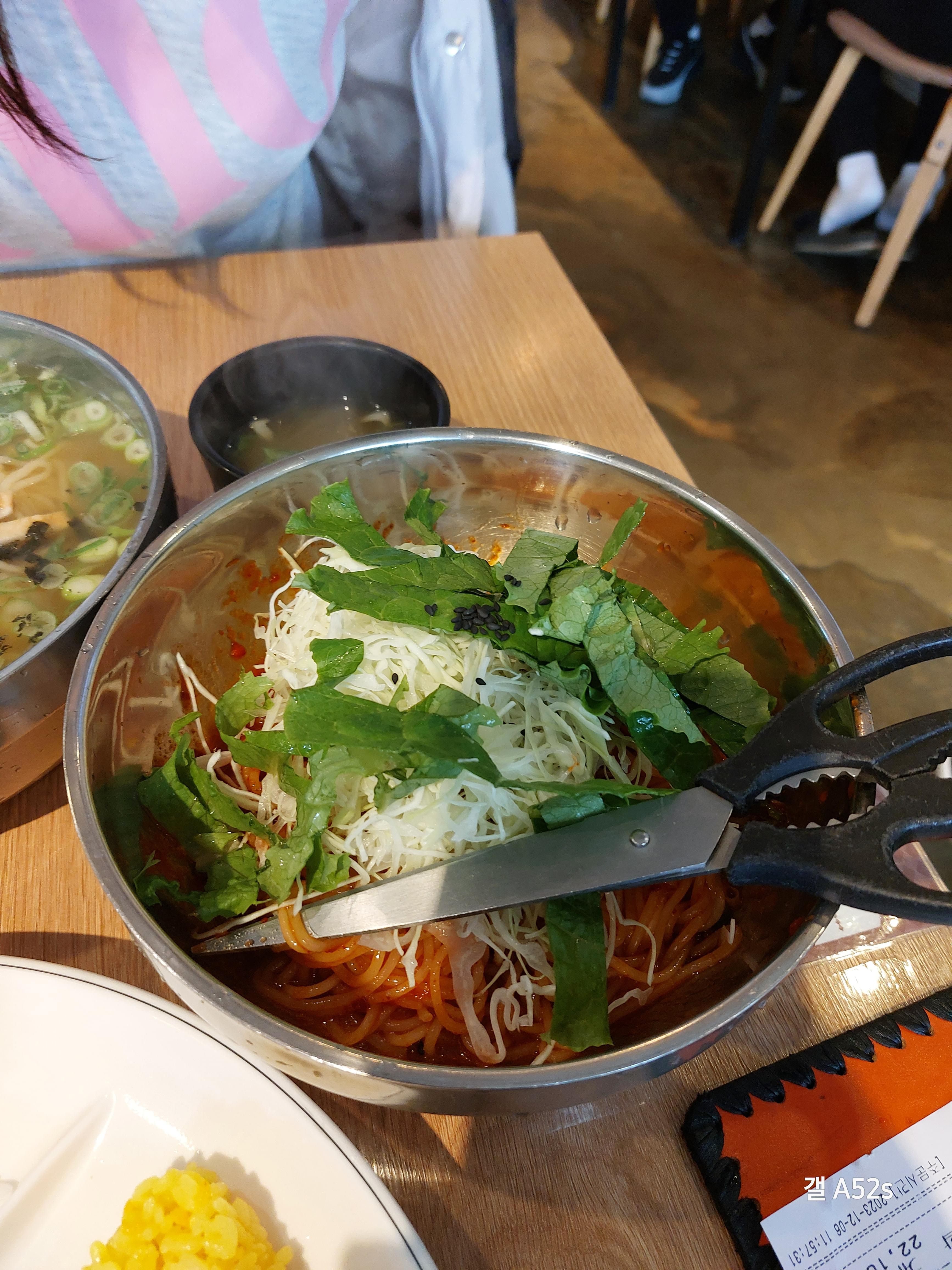 이게바로 박씨국시에서 판매하는 생면 비빔국수