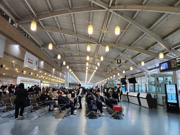 김해공항-출국장