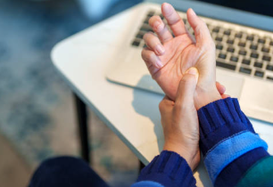 손목 통증 치료