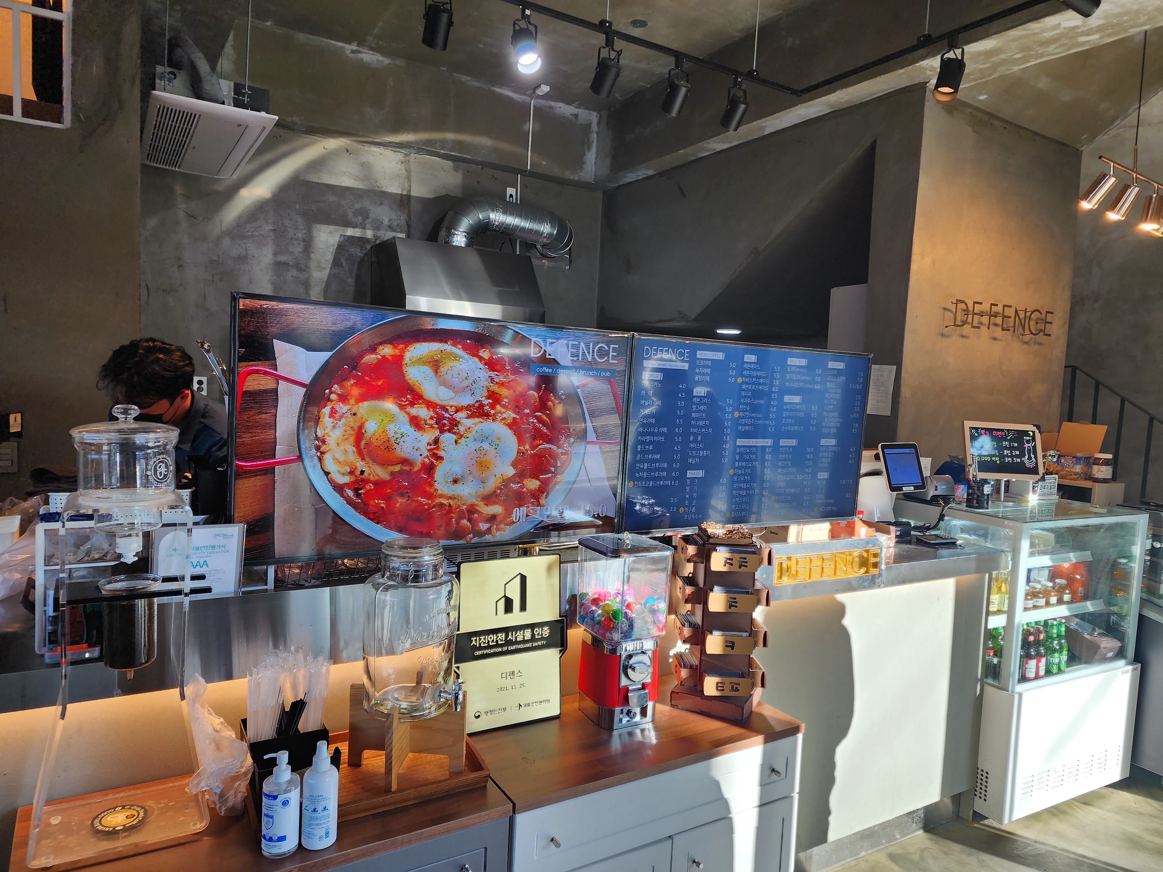 디펜스 카페 카운터