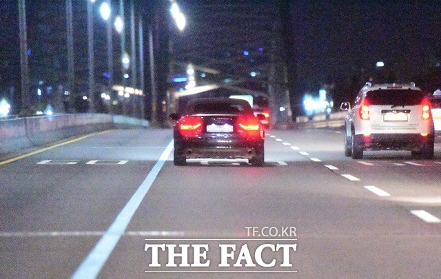 네티즌의 이솜 열애 목격 영상 스크린샷