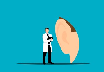 &amp;quot;물놀이 후 귀 통증&amp;#44; 방치하면 중이염까지&hellip; 부모가 알아야 할 귀 건강 수칙&amp;quot;