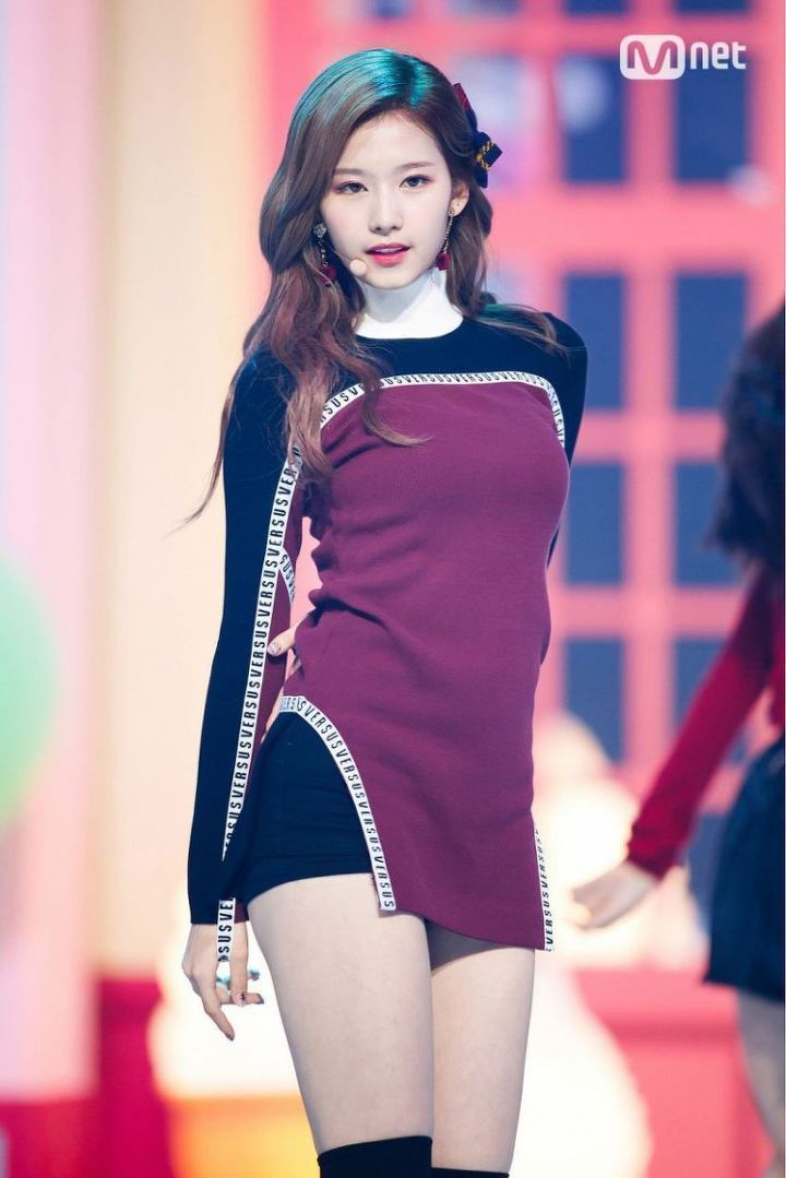 사나 나이 트와이스 실물 프로필 키 인스타 화보 다이어트 고화질 과거 배경화면 다리 레전드