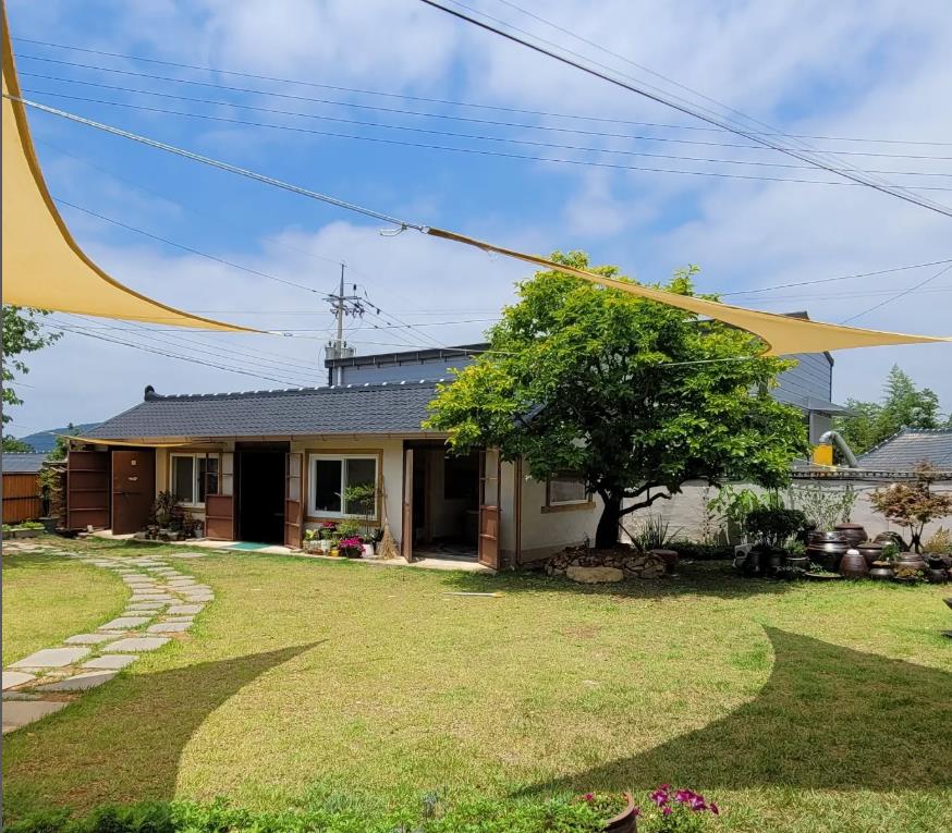 따뜻한 햇살이 내리 쬐는 생생정보 한옥부부민박