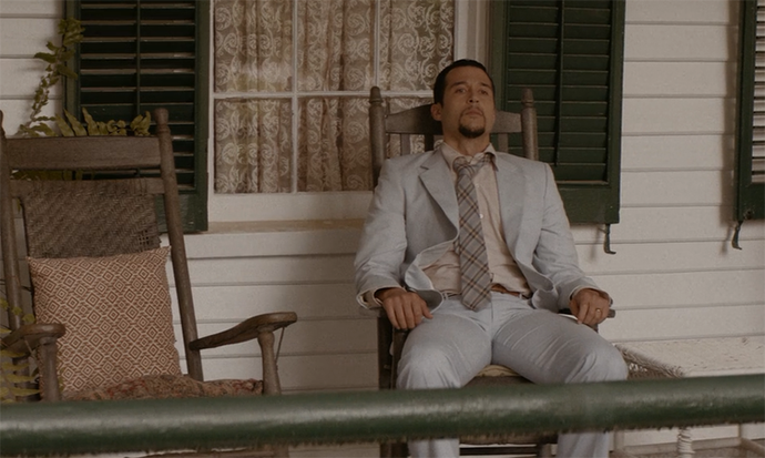 의자에-얼빠져서-앉아있는-바이우-아들