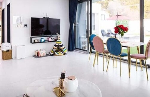 에세이 더 레지던스