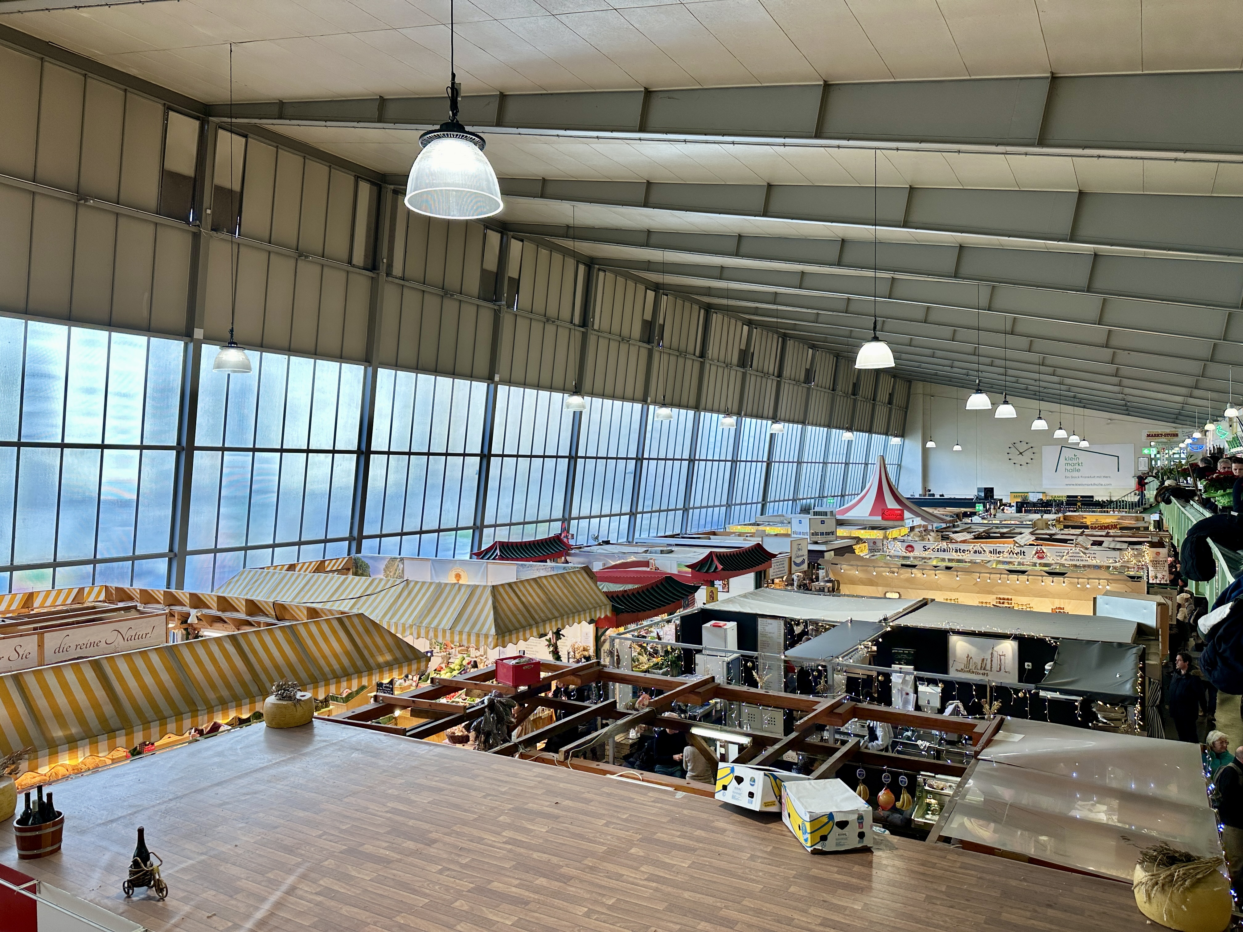 클라인마르크트할레 2층에서 내려다 본 1층의 전경