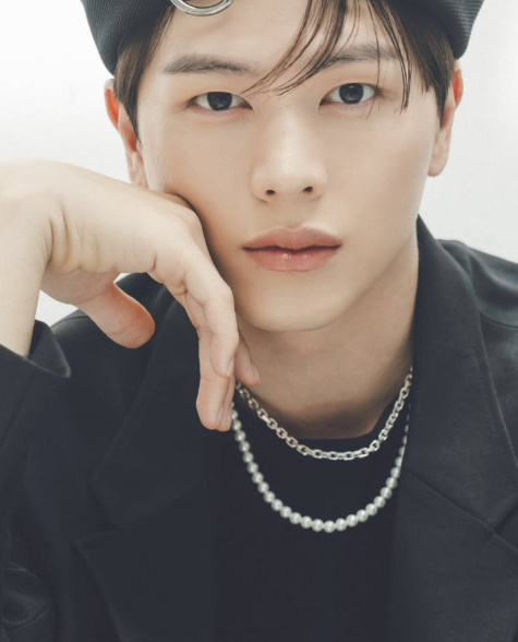 가수 겸 배우 육성재 키 나이 몸무게 혈액형 소속사 영화 드라마 MBTI