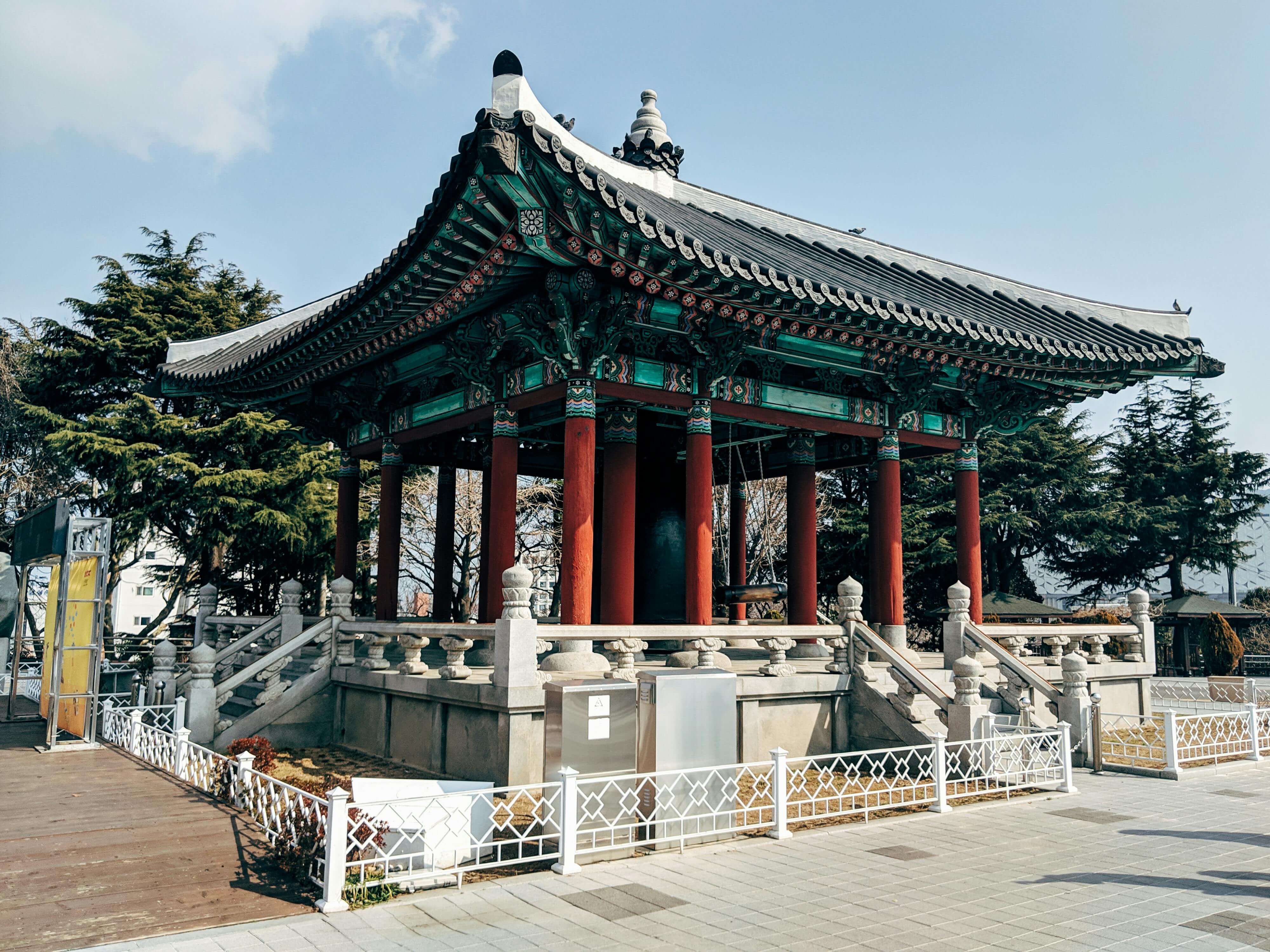 제헌절의-공휴일을-폐지한-이유와-뜻과-의미-노래에-대해서-알아보는-사진