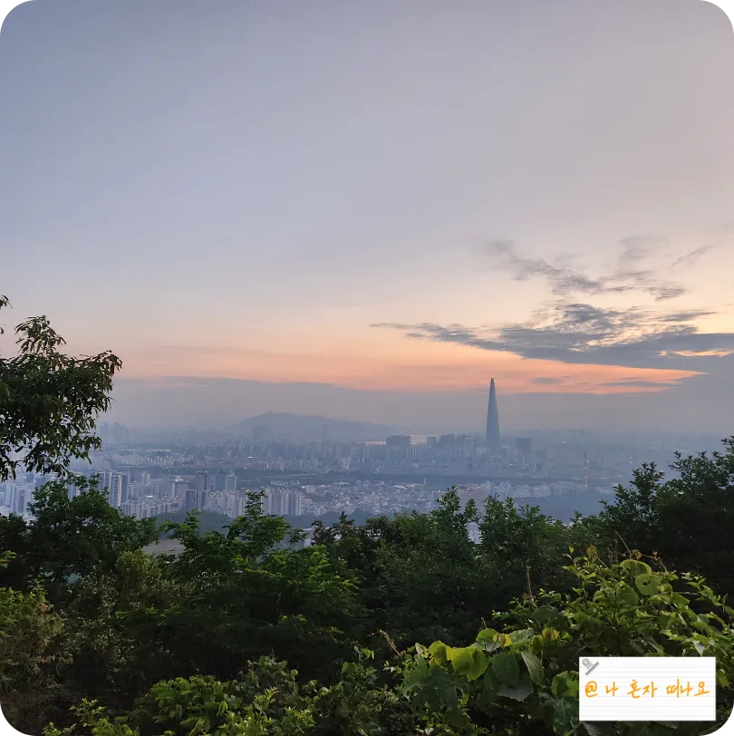대모산정상에서-보는-롯데타워-아침