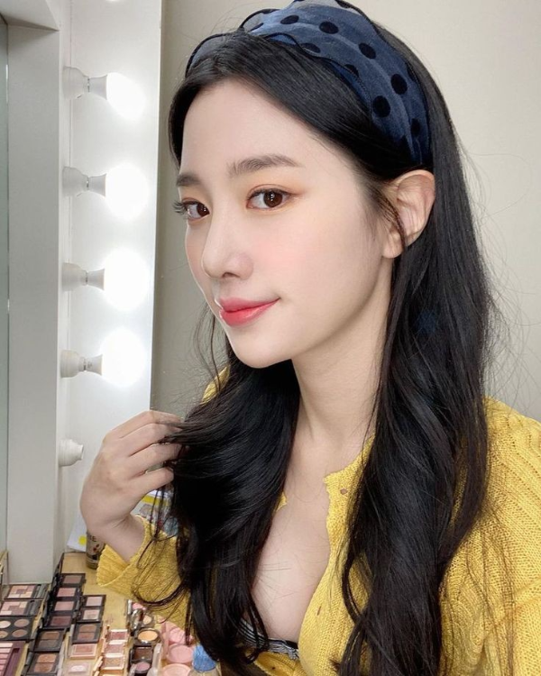 (베리굿) 조현 분장실에서 노란색 니트, 자체발광 미모