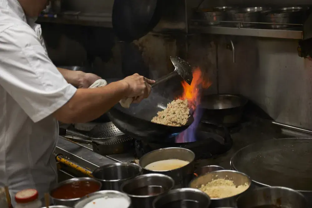 강한 화력으로 만드는 불맛은 일반 가정집에서는 하기 쉽지 않다.