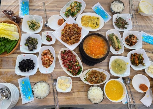 백반기행-목포-엄지가든-육회-가마솥밥